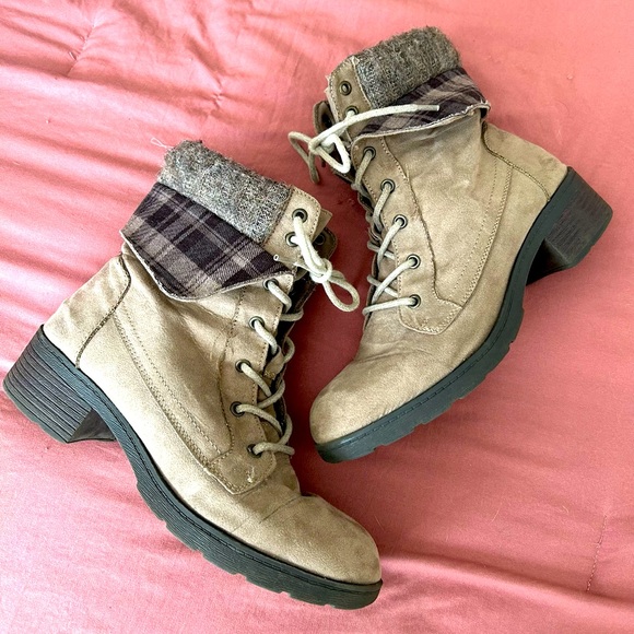 winter boots - Picture 1 of 3